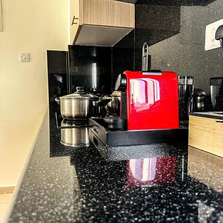 Modern Center With Pool * لارنكا