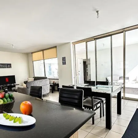 Semesterbostad Charming Centre W Pool - Flats 303 *