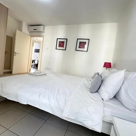 Semesterbostad Charming Centre W Pool - Flats 303 *