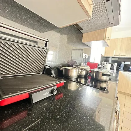 Charming Centre W Pool - Flats 303 Semesterbostad Larnaca