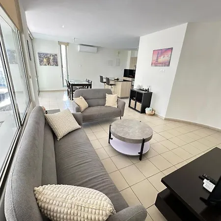 Charming Centre W Pool - Flats 303 Larnaca