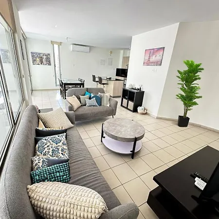 Charming Centre W Pool - Flats 303 Semesterbostad Larnaca