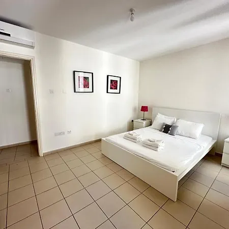 Charming Centre W Pool - Flats 303 Larnaca