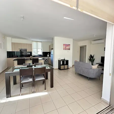 Charming Centre W Pool - Flats 303 * Larnaca