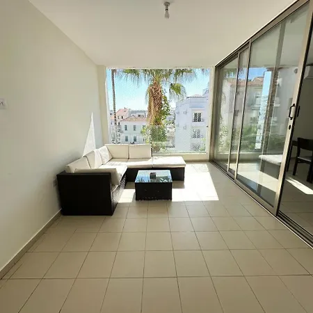 Charming Centre W Pool - Flats 303 Larnaca
