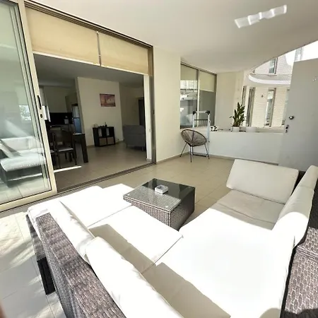 Semesterbostad Charming Centre W Pool - Flats 303 *