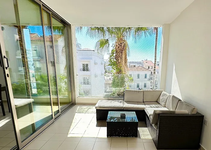 Apartmán Modern Center With Pool Larnaca