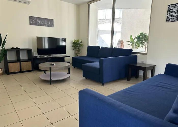 Modern Center With Pool Apartmán