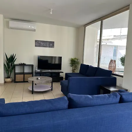 Appartamento Modern Center With Pool Larnaca